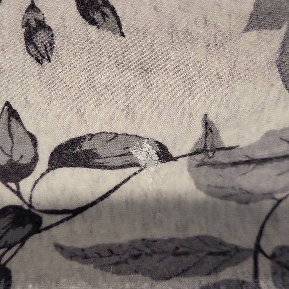 Calvin Klein  flowered light sweatshirt - Picture 6 of 6